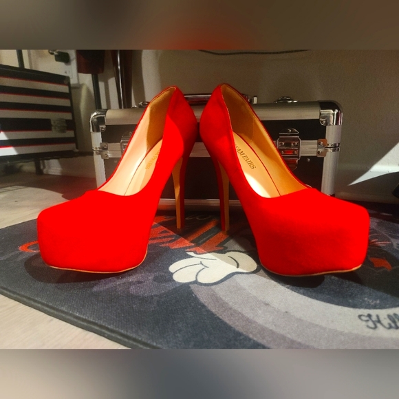 Dream Pairs Red Hot Pumps 👠 - Picture 1 of 4